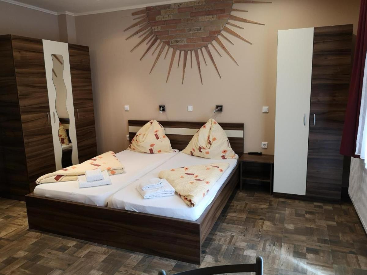 Borostyan Panzio Balatonfuered Bed & Breakfast Eksteriør bilde