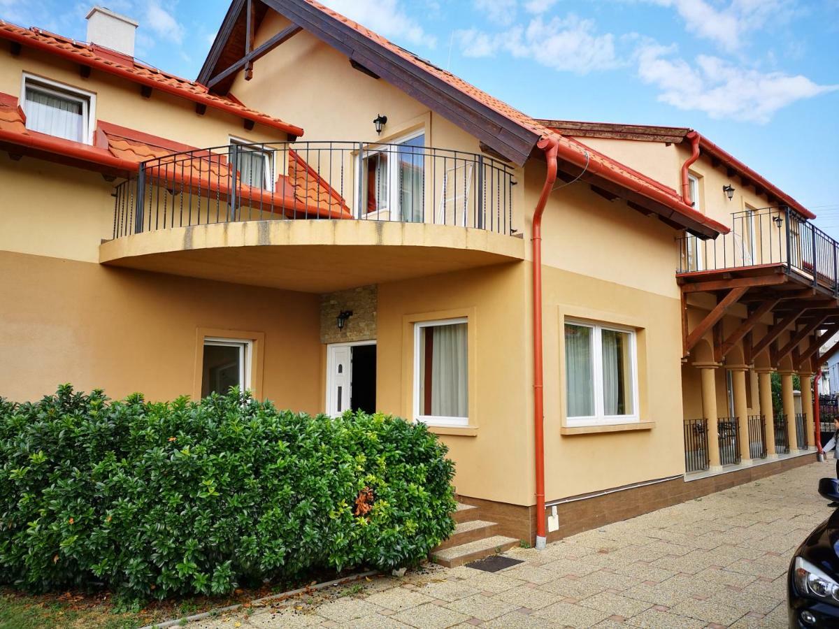 Borostyan Panzio Balatonfuered Bed & Breakfast Eksteriør bilde
